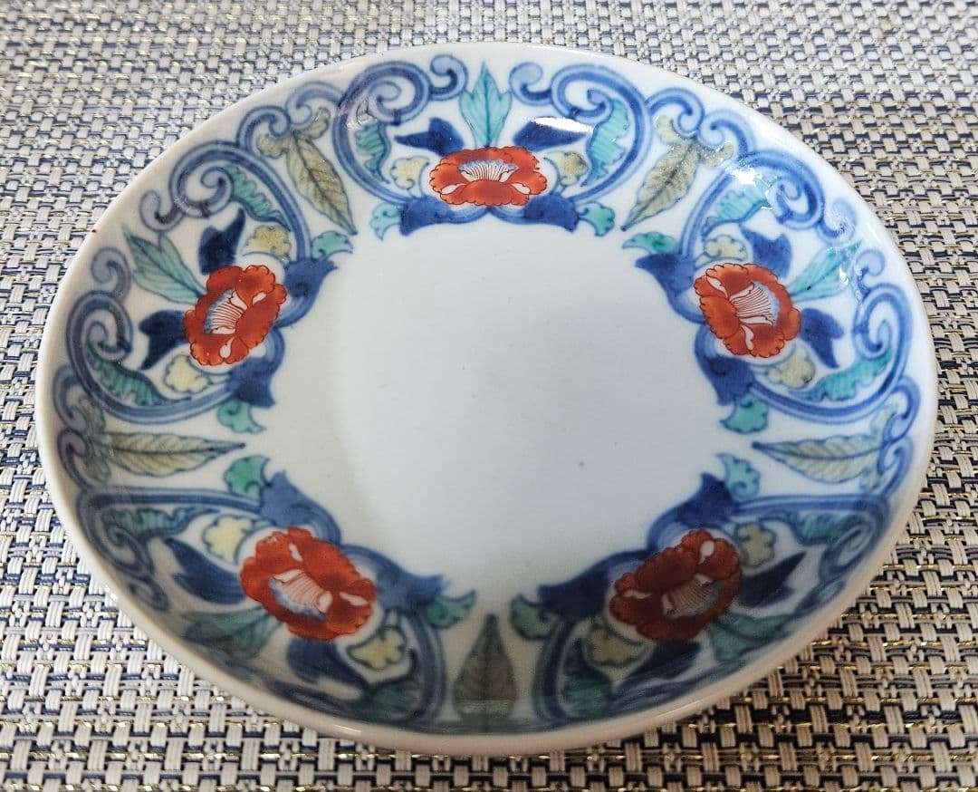 江戸時代末期～明治時代初期頃　後期色鍋島 色絵　唐草花文様　約12.5cm　小皿