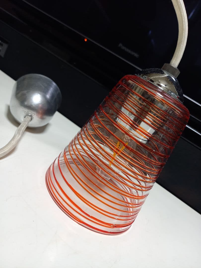 1980's　スペースエイジ　ヴィンテージ　螺旋模様　被せ硝子　吊り下げ　ランプ