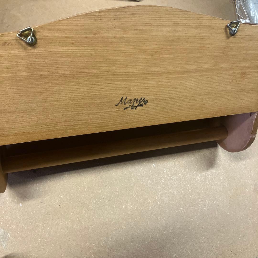 マニー ローズアンポショワール 木製壁掛け収納ラック陶器引き出しとタオルバーつき