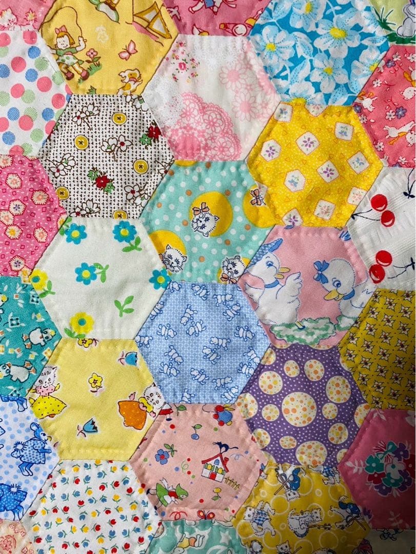 パッチワークキルト　ヘキサゴンのキルト