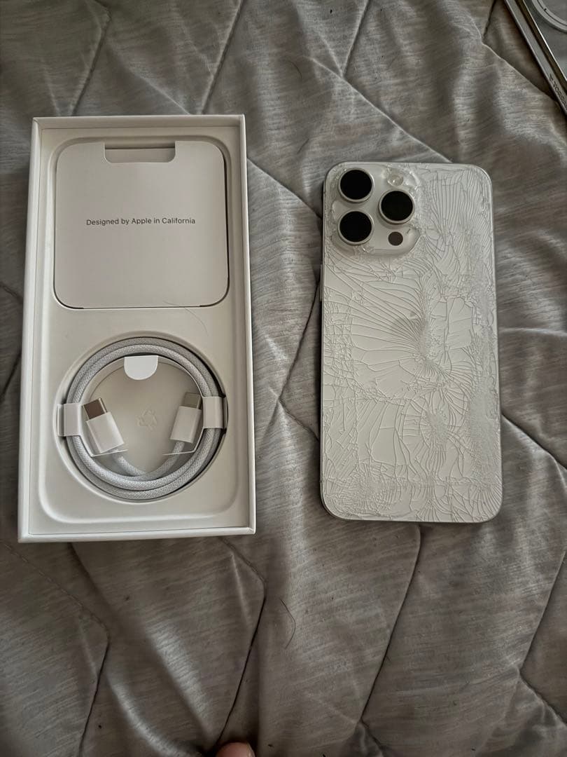 Apple iPhone 15 Pro Max ホワイトチタニウム ジャンク品