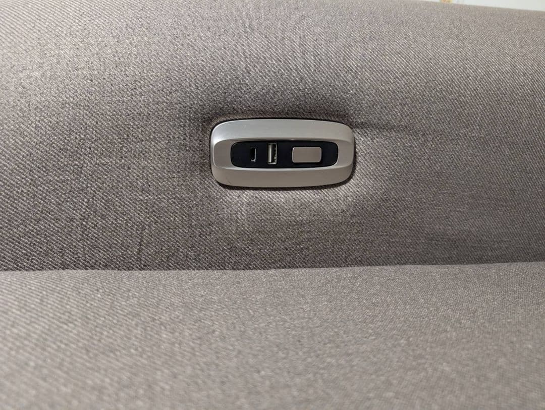 ヤマダオリジナル 電動リクライニングソファ　2人掛け ファブリックモカ色