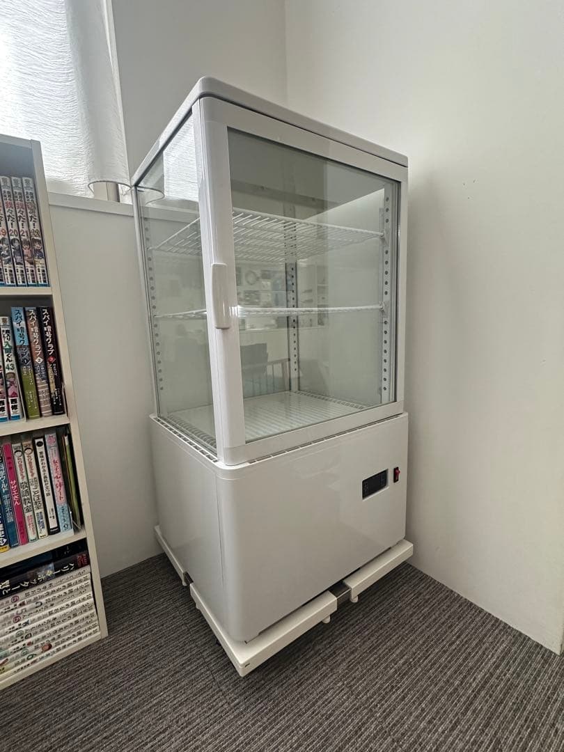 【引き取り限定】ガラス冷蔵庫 ホワイト 3段棚付き　冷蔵ショーケース　卓上