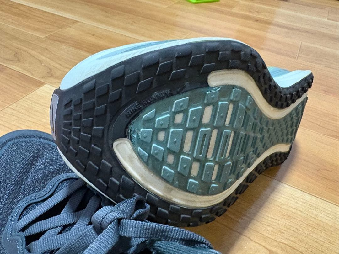 美品オススメです。NIKE ポメロプラス　メンズ27.5cm