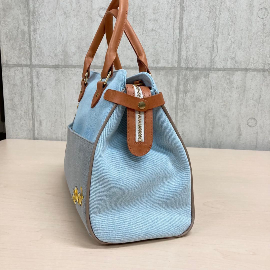 デニムリメイク✖︎本革　2wayハンドバッグ　刺繍花柄　チャーム 底板底鋲付き