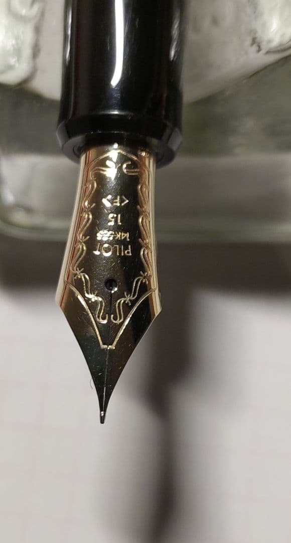 パイロットカスタム823 プランジャー吸入式　細字　14K