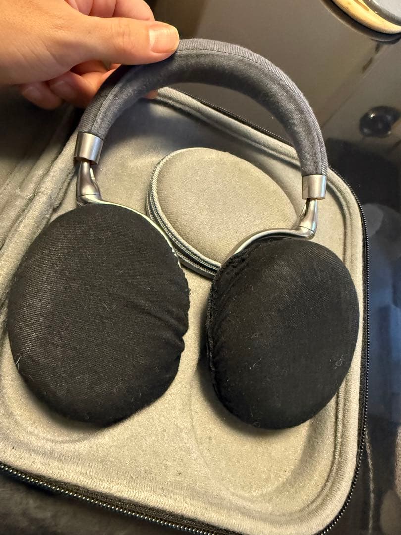 希少 Zik3.0 Bluetooth ヘッドホン バッテリー3 ケース付き