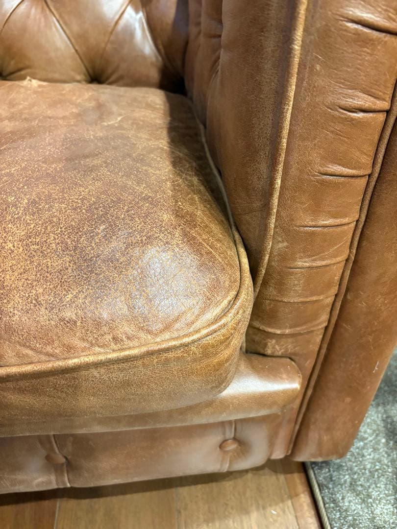 Eiji　ブラウンレザー チェスターフィールドソファ