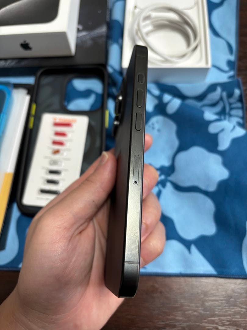 iPhone 15 Pro 1TB 整備済交換品BT100% 付属品完備＋おまけ