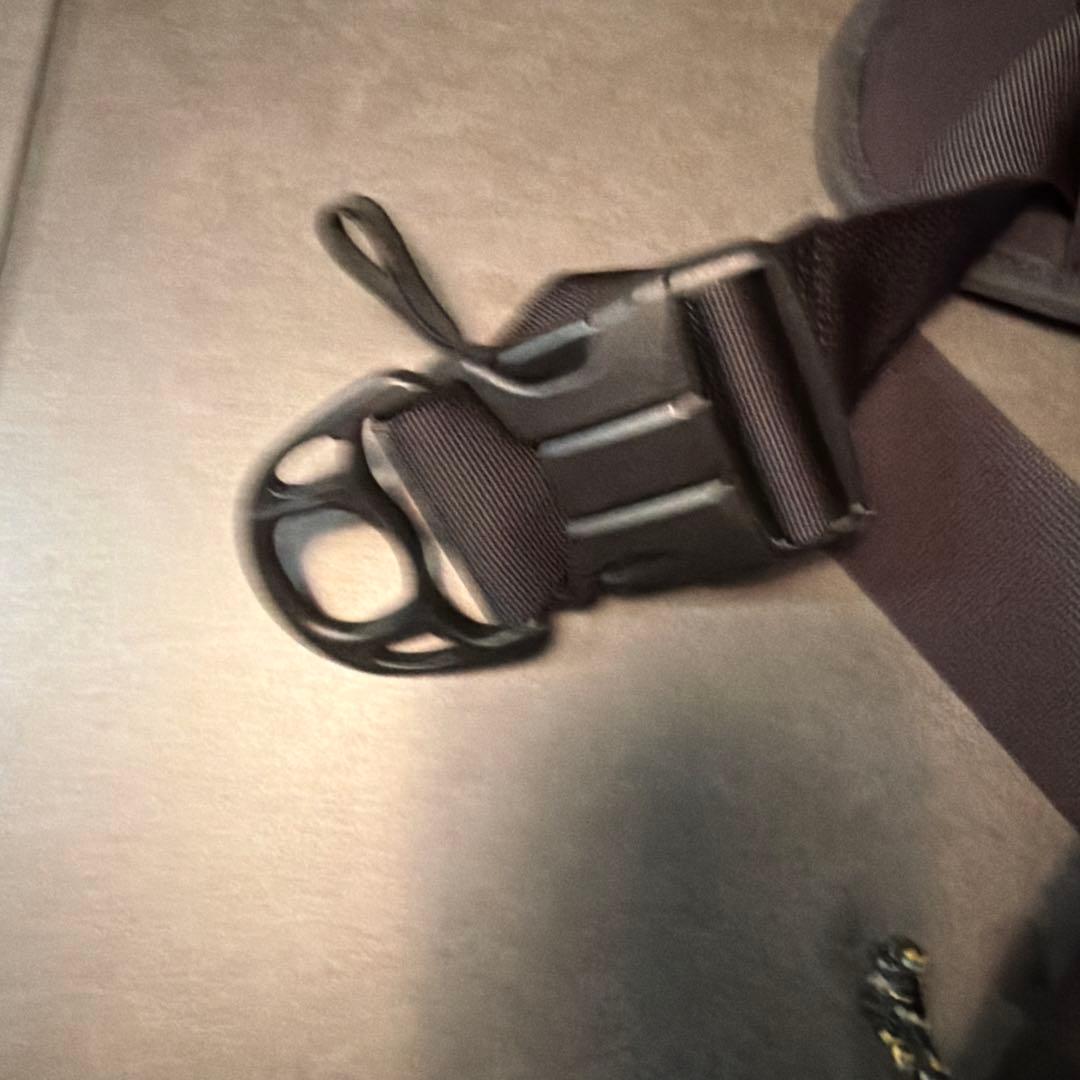 【あお】Hugoo ヒップシート　ブラック×イエロー　ハグー 箱無し