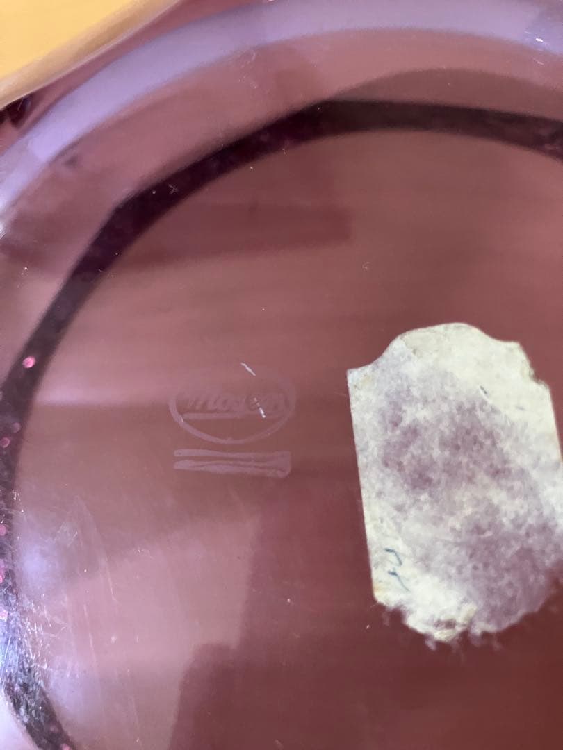 ボヘミアガラス、モーゼル工房、紫色 蓋付き容器　伝統工芸品