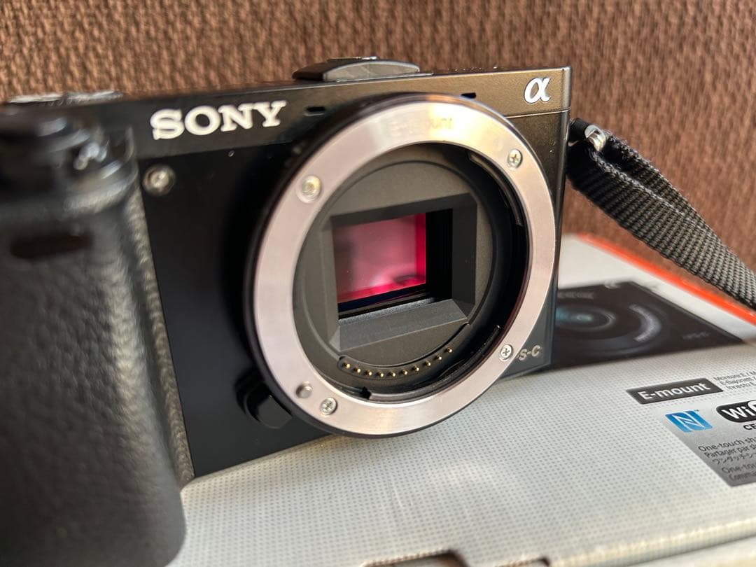SONY α6000 パワーズームレンズ・単焦点レンズ・ SDカード付き