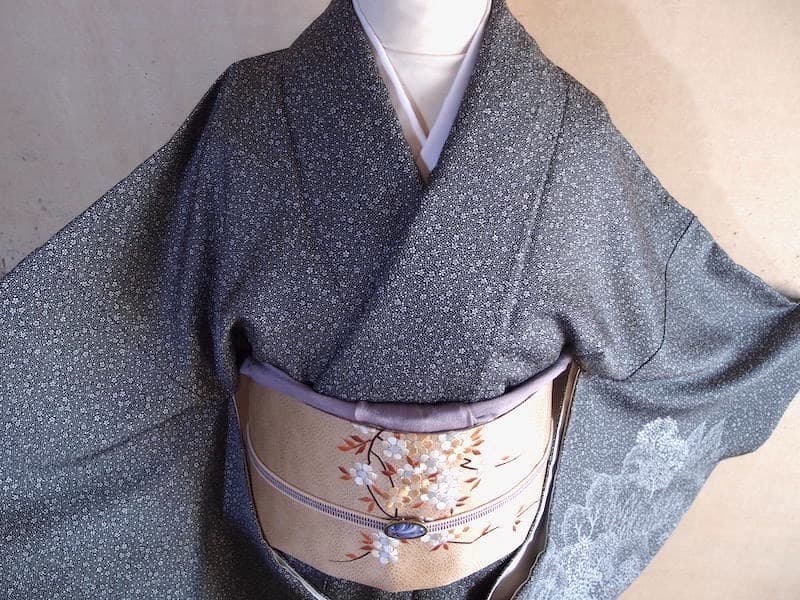 刺繍入　九寸名古屋帯（桜のような）長366 正絹美品