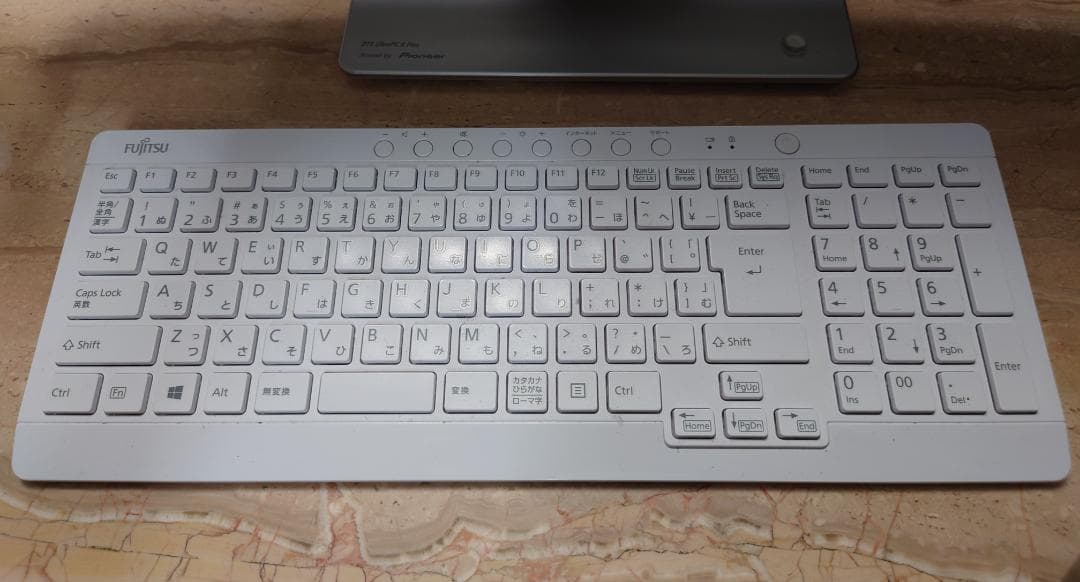 富士通デスクトップパソコン FMVF78LDW 初期化済み