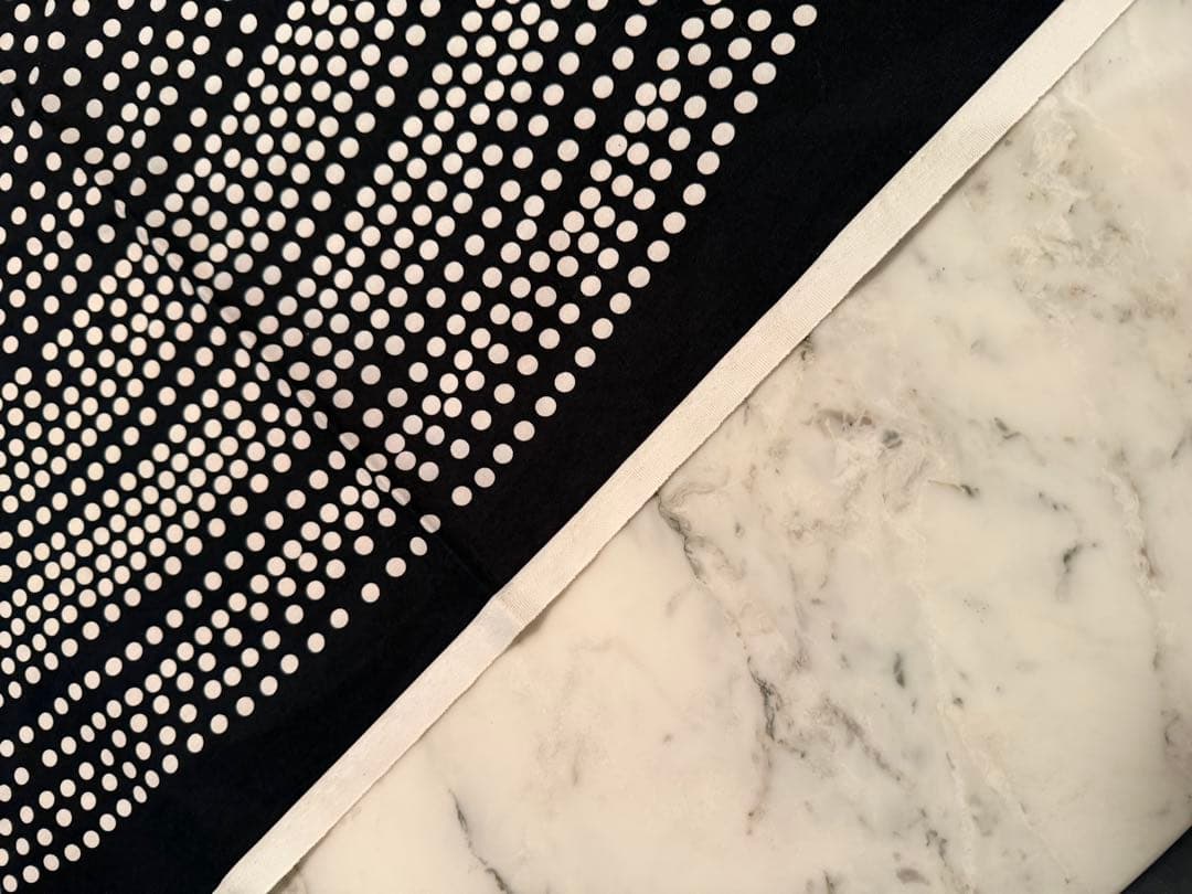 マリメッコのFokus柄のテーブルクロス