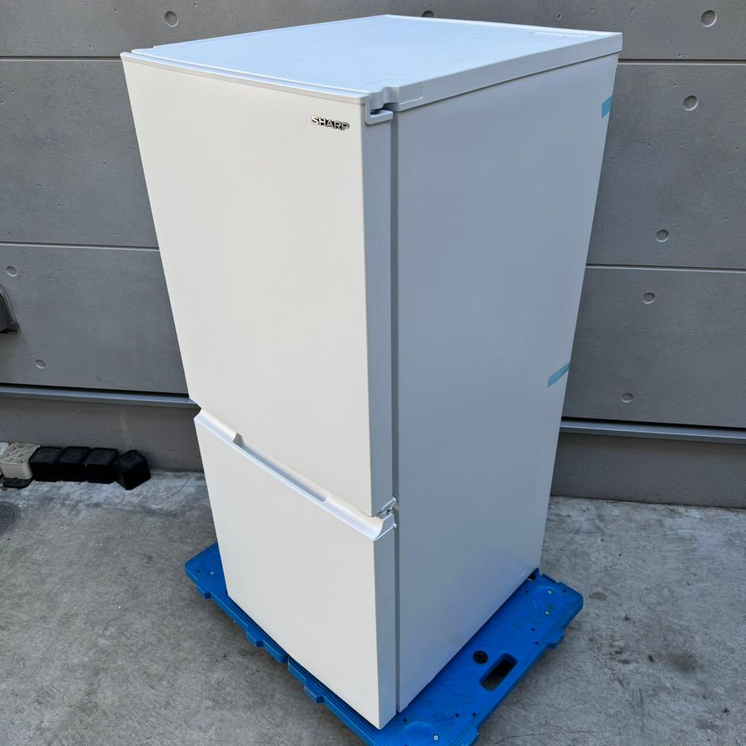 203⭐️2024年製美品★シャープ　冷蔵庫　右、左開き　自動霜取り　一人暮らし