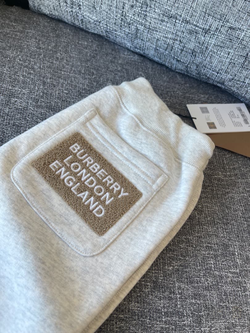 新品未使用 タグ付き BURBERRY 8Y 128cm スウェット