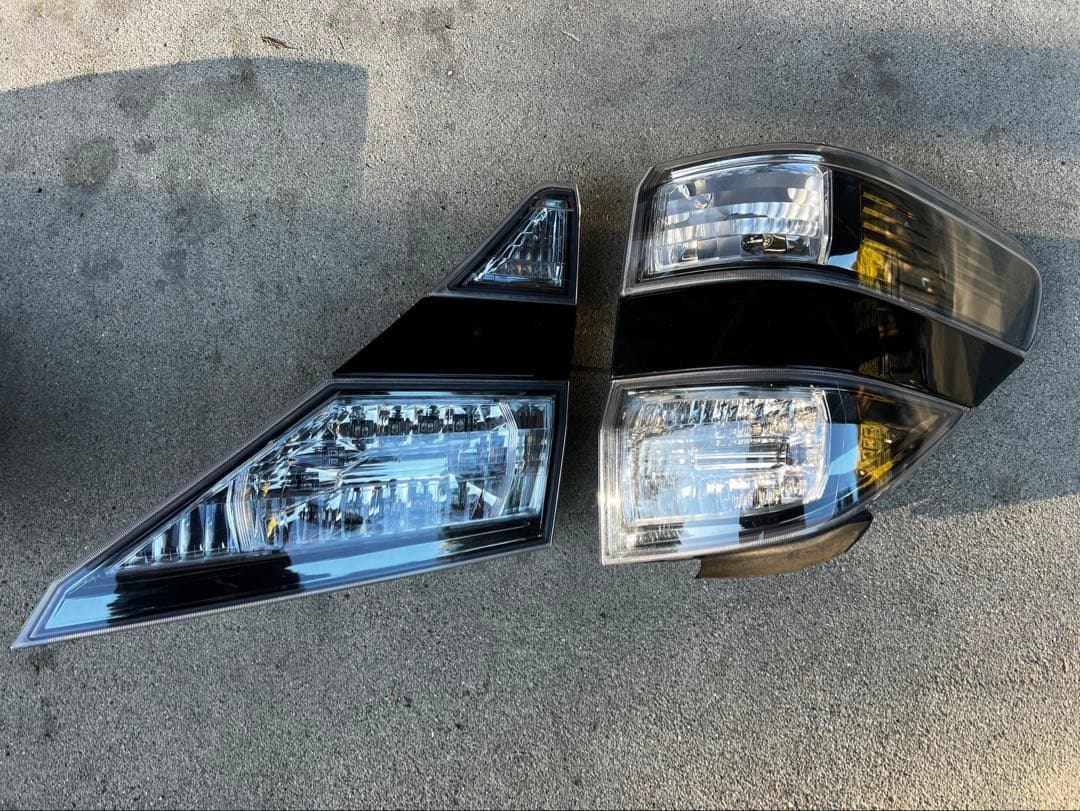 ※ヴェル8様※ヴェルファイア20後期純正テールランプ/ブラック 4個セット