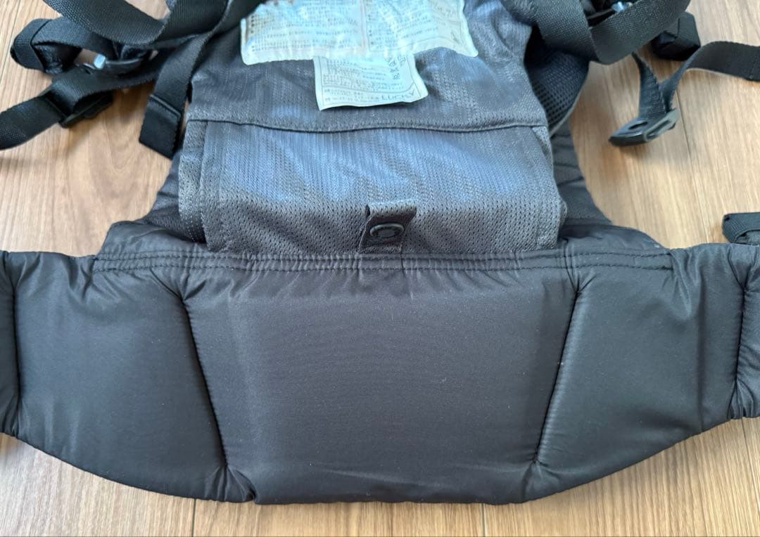 アンジェレッテ ベビーキャリアオン チャコールグレー