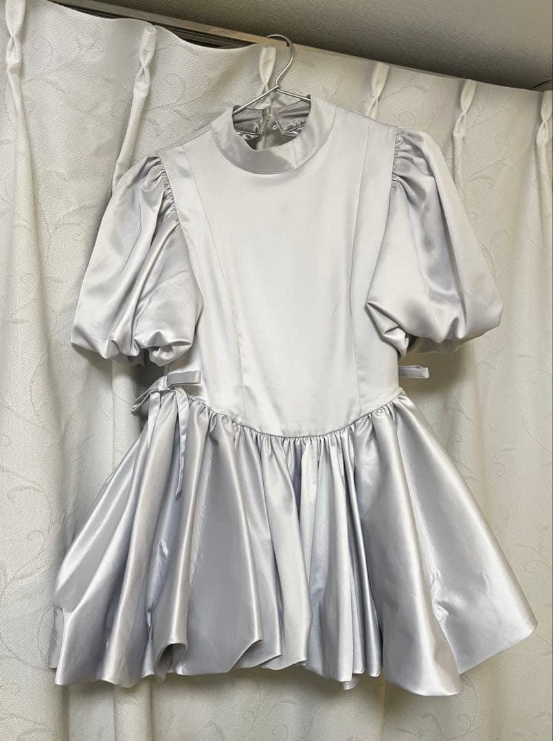 【最終値下げ】Treat ürself satin balloon peplum