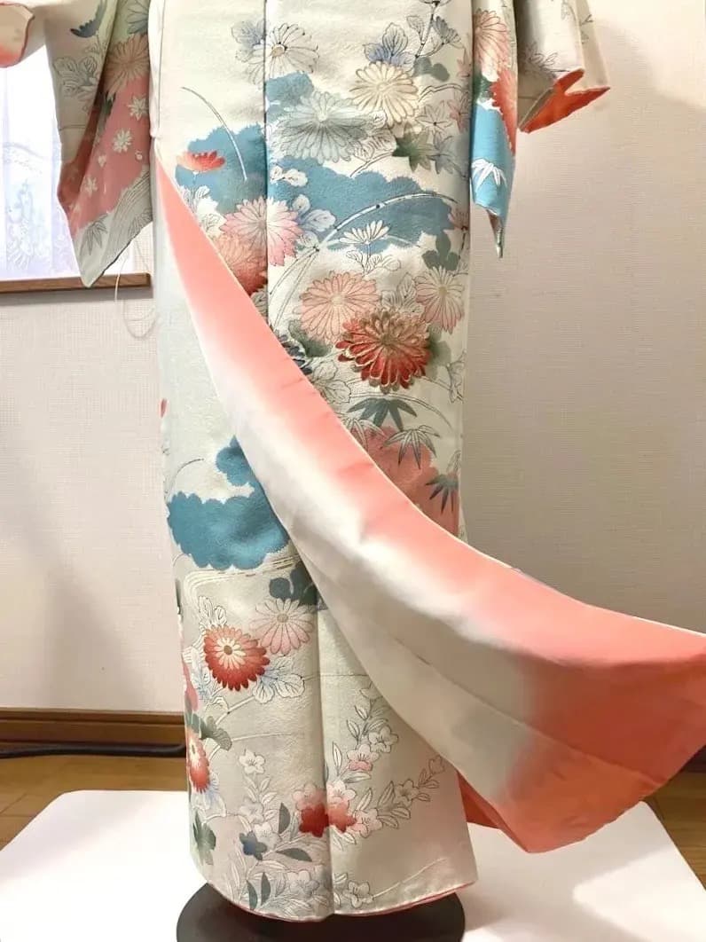 春のお出かけ 正絹縮緬着物 昭和の頃のお品物 アートシーンへのお出かけ