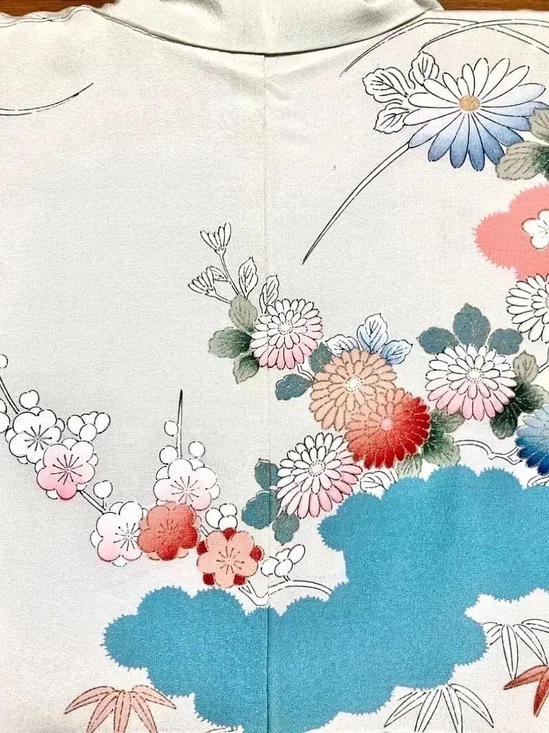 春のお出かけ 正絹縮緬着物 昭和の頃のお品物 アートシーンへのお出かけ