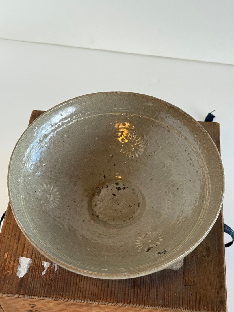 古代　高麗青磁　白泥象嵌　木箱付　直径18.8㎝