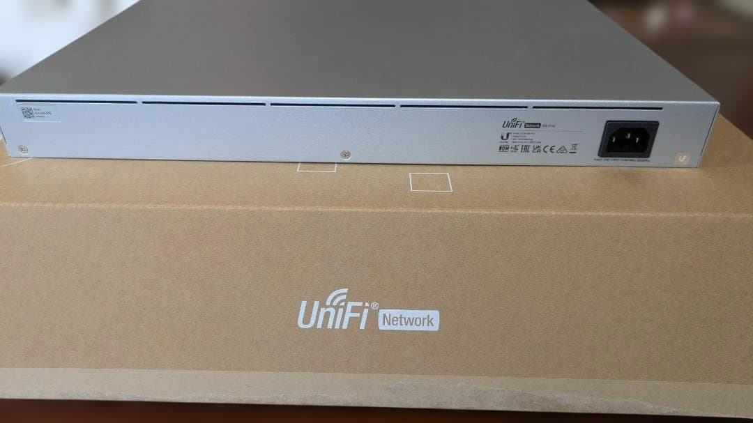 【値下げ !】switch 48 ports USW-48-PoE (195W)