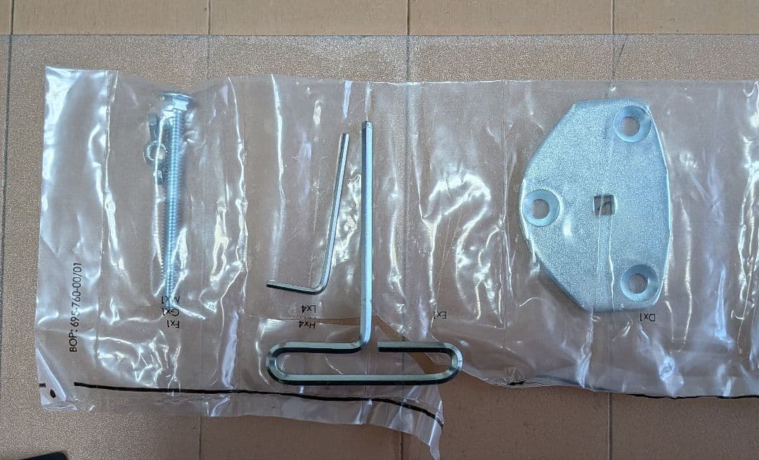 Amazonベーシック デスクマウント シングル モニターアーム