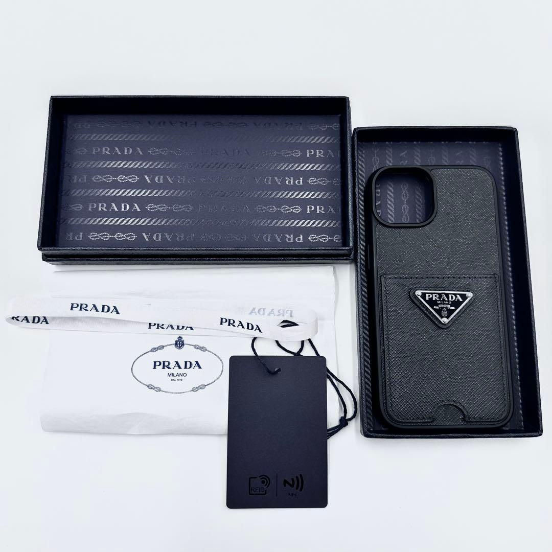 プラダ iPhone14ケース 1ZH162 三角プレート サフィアーノレザー黒