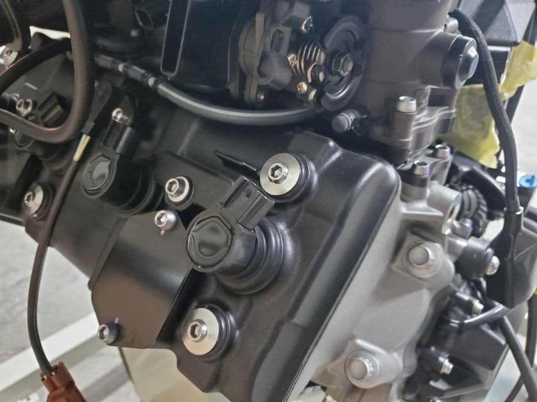 カワサキ エンジン　1000cc ほぼ未使用 H2 Kawasaki