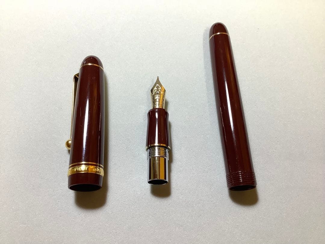 パイロットの万年筆　カスタム74　ディープレッド　ペン種: M（中字）