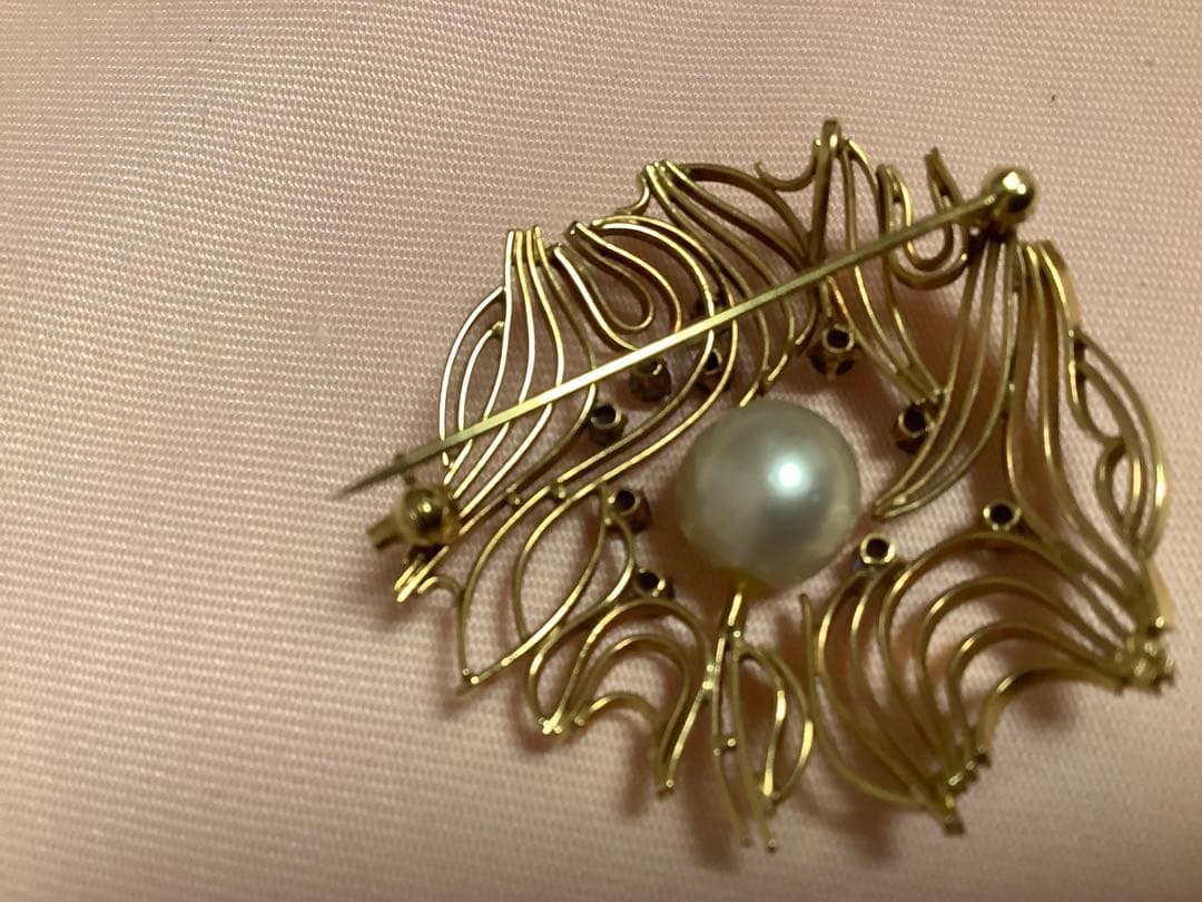 本パールとストーンのブローチ