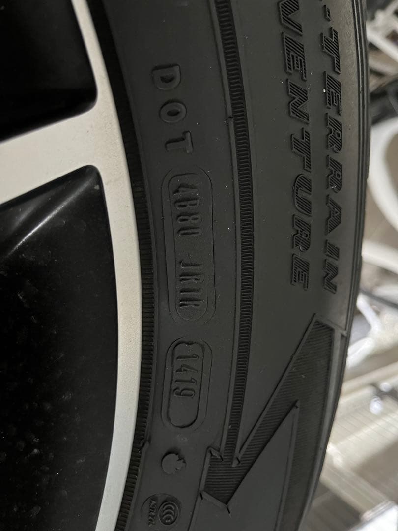 JeepグランドチェロキーWK36タイヤホイールセット4本(265/60R18)