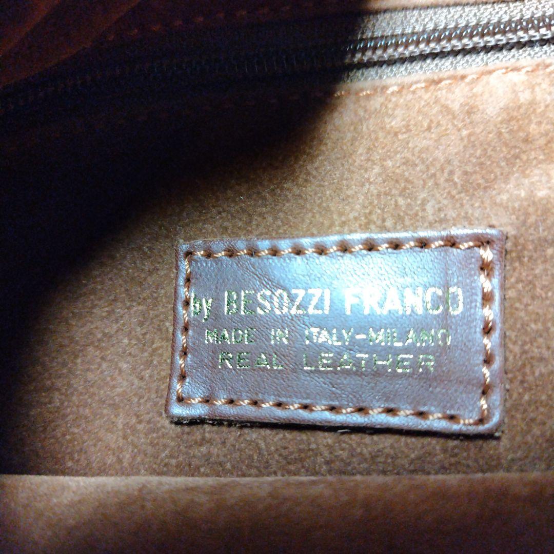 イタリア製　黒のショルダーバッグ クロコダイル風