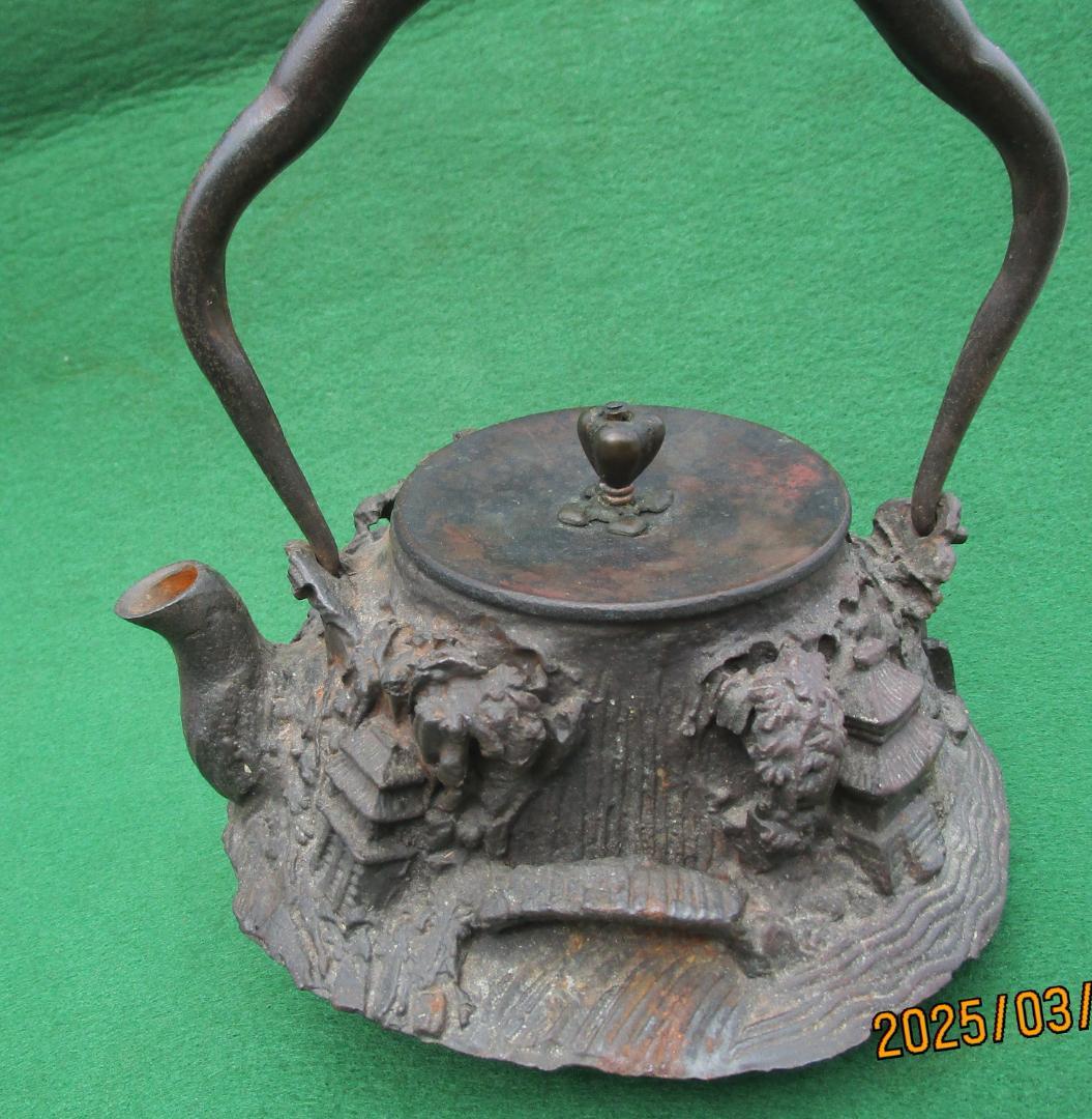 鉄瓶　銅蓋　蓋に龍文堂の銘　細工物　水漏れ等なし　飾り物　1個
