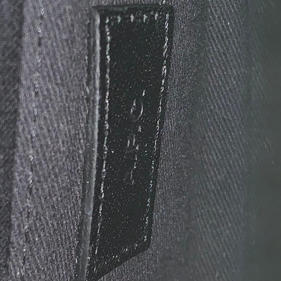 美品✨A.P.C. ショルダーバック　ハーフムーン　エンボス加工　ブラック