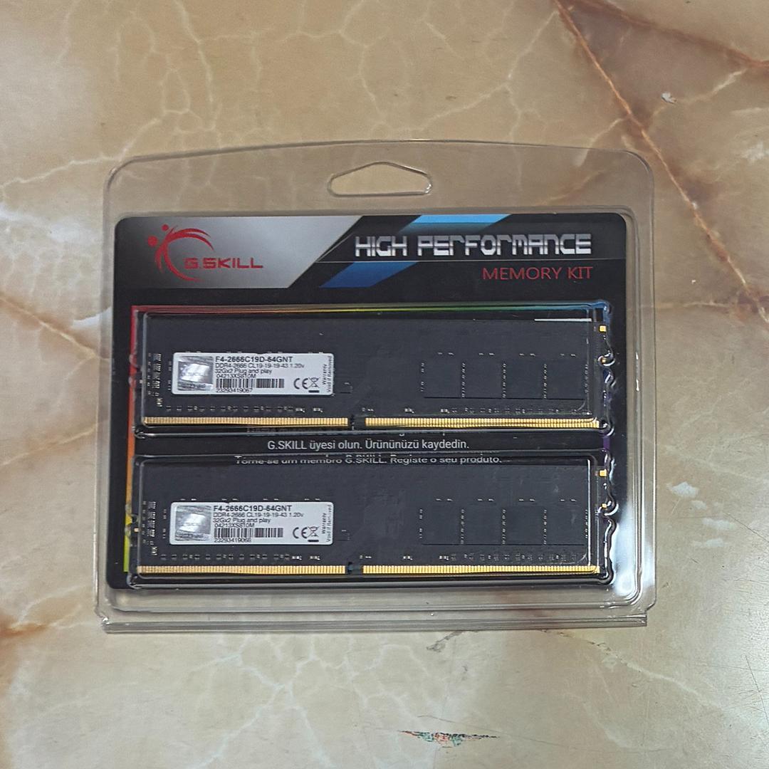 G.Skill F4-2666C19D-64GNT DDR4メモリ 32GBx2