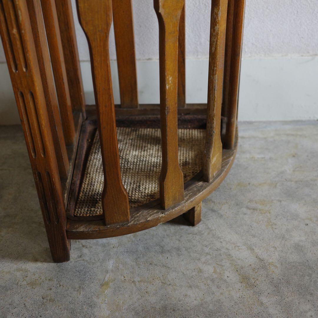 古家具　上品なコーナー型の傘立て