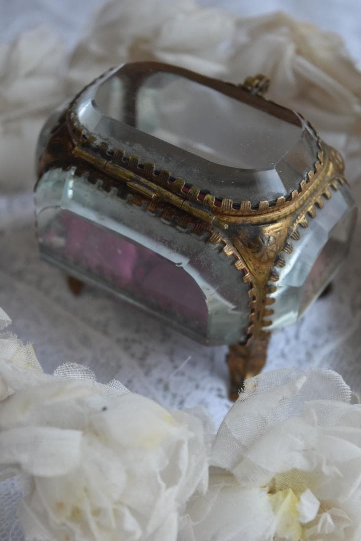 フランスN3　美しい宝石箱　シルク地　ジュエリーボックス　アンティーク