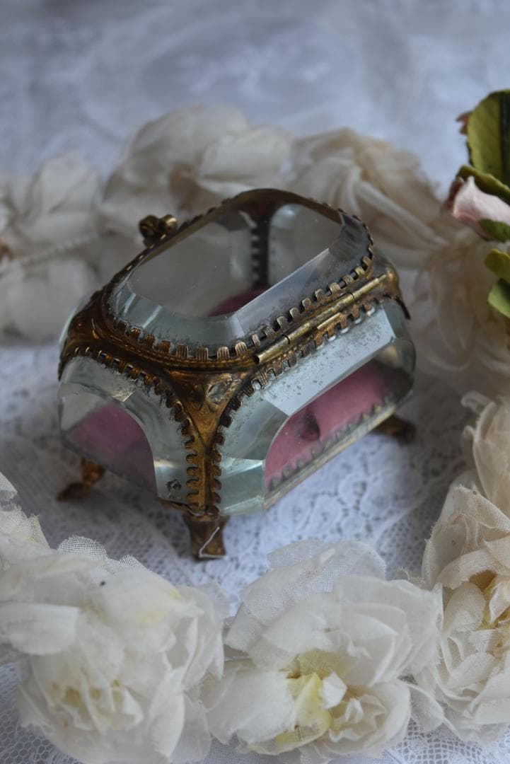 フランスN3　美しい宝石箱　シルク地　ジュエリーボックス　アンティーク