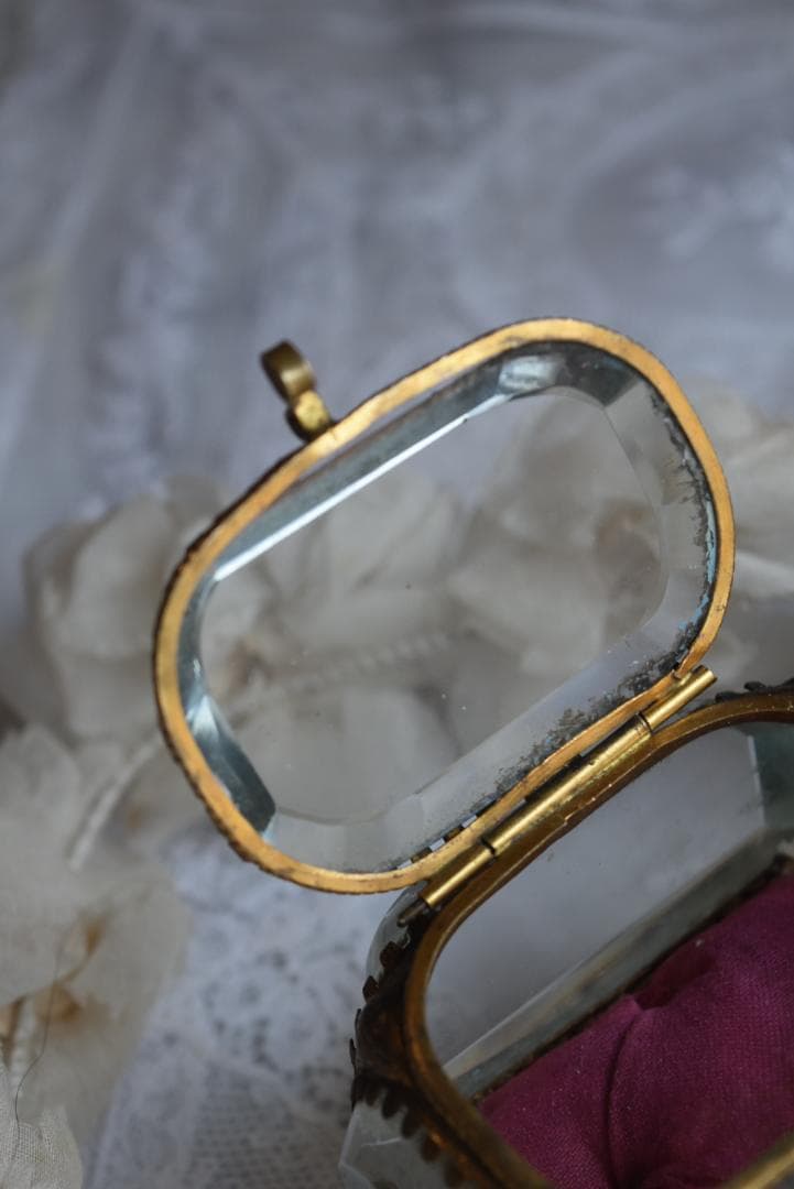 フランスN3　美しい宝石箱　シルク地　ジュエリーボックス　アンティーク