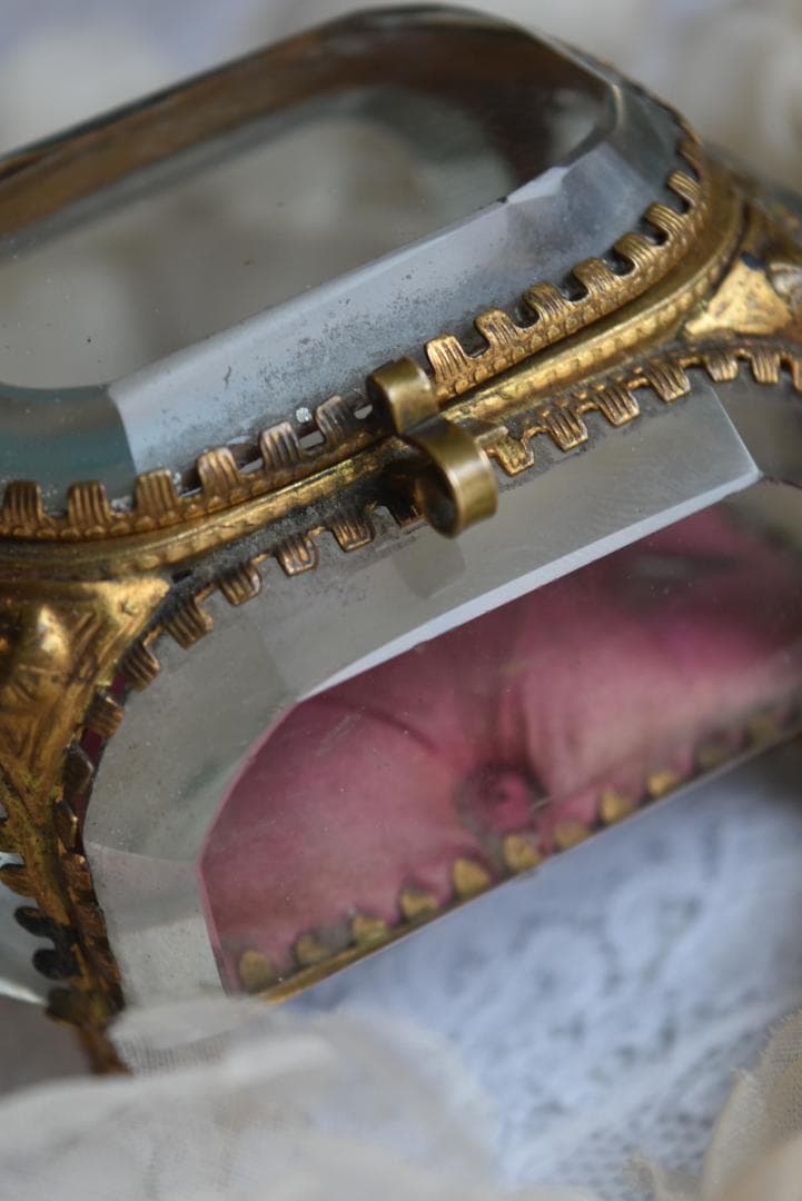 フランスN3　美しい宝石箱　シルク地　ジュエリーボックス　アンティーク