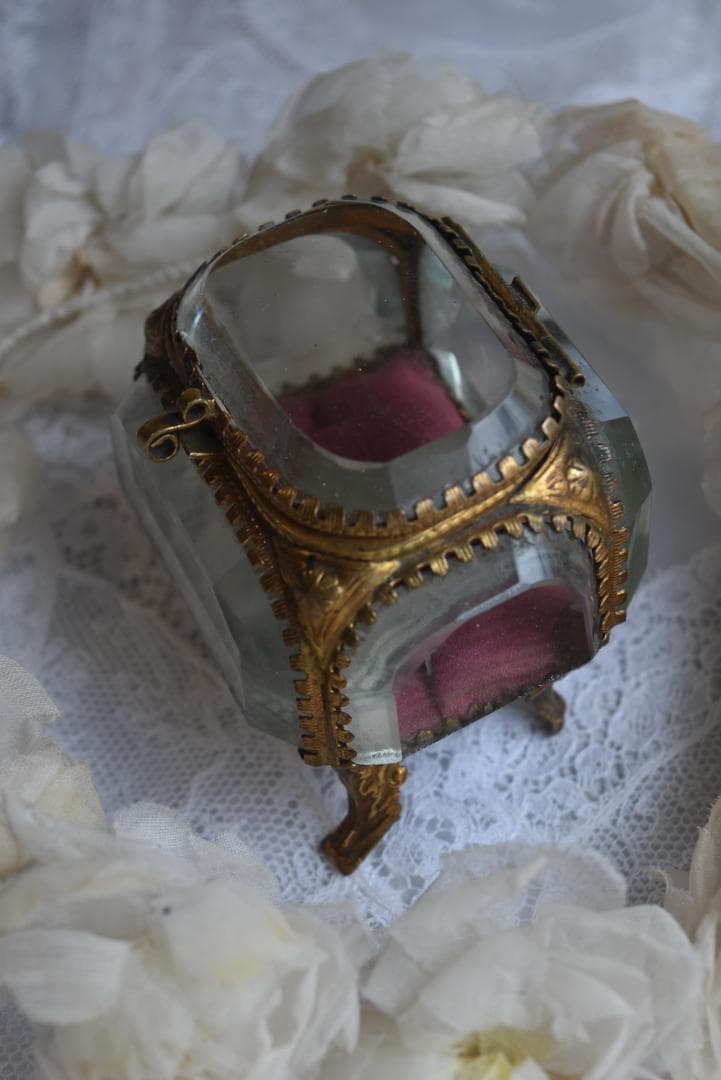 フランスN3　美しい宝石箱　シルク地　ジュエリーボックス　アンティーク