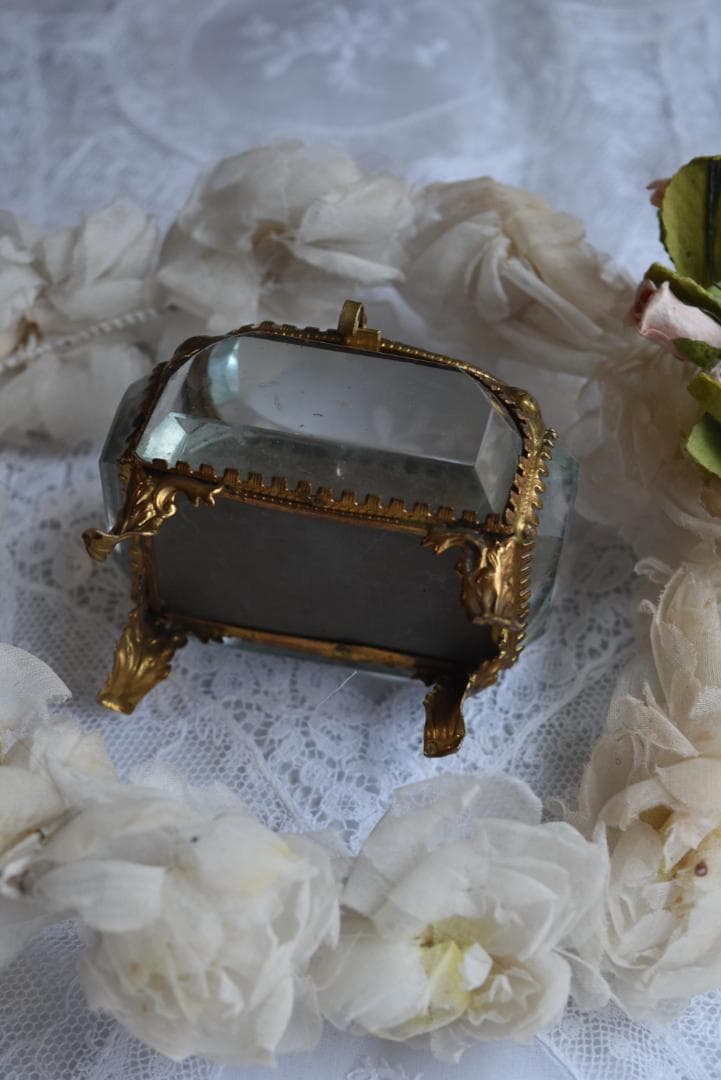 フランスN3　美しい宝石箱　シルク地　ジュエリーボックス　アンティーク