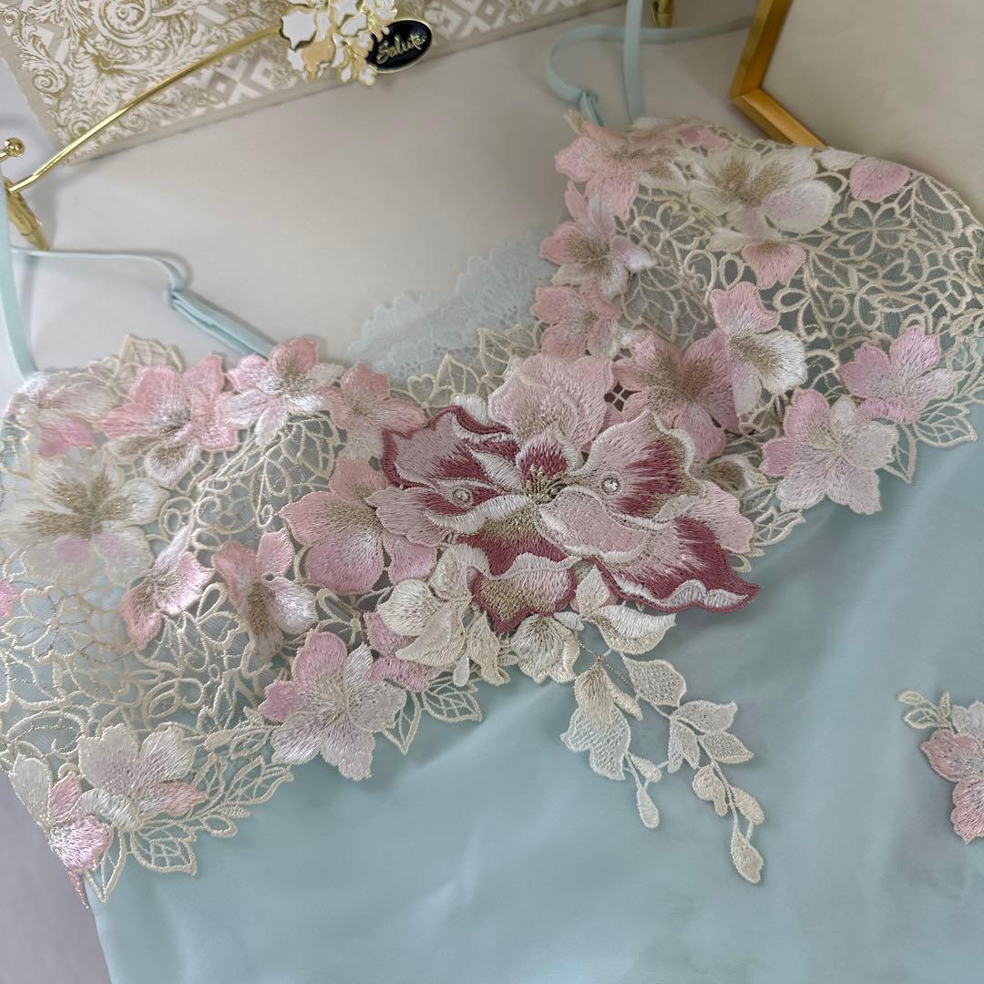 ワコールサルート89グループ　キャミソールMサイズ　新品未使用タグ付　希少