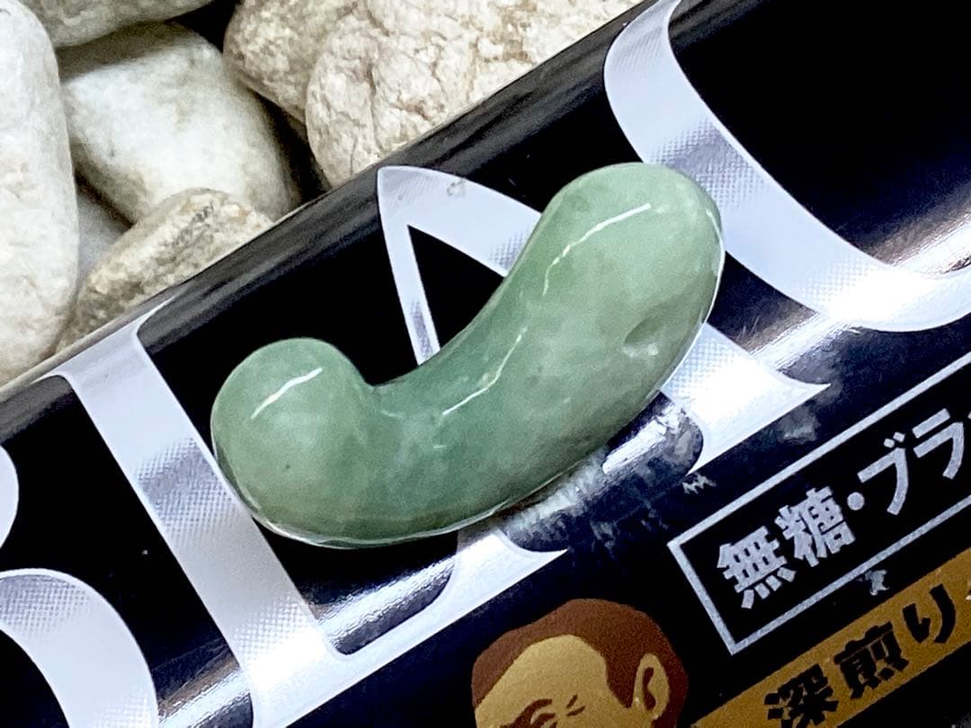 ✳摩訶不思議*開運導き　糸魚川翡翠勾玉*緑色‼️鑑別書付　特別製作の平塚古墳型‼️