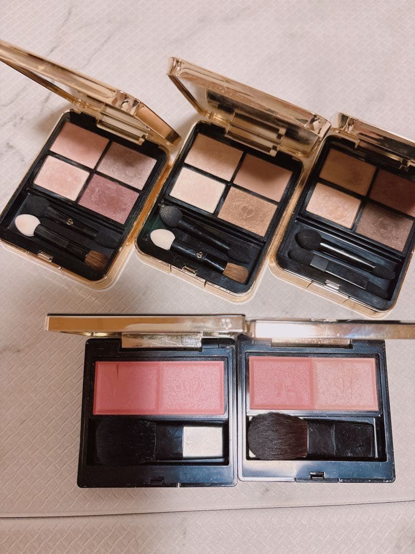 アイシャドウパレット3つとチークパレット2つセット