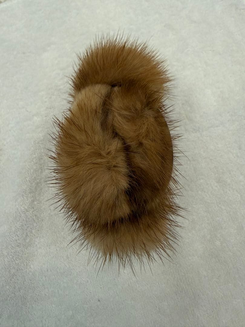 アレクサンドルドュパリブラウンファー付きヘアクリップ