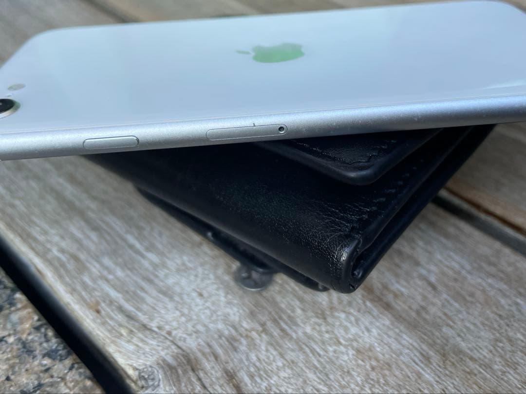 iPhone SE 第2世代 64GB ホワイト　SIMフリー